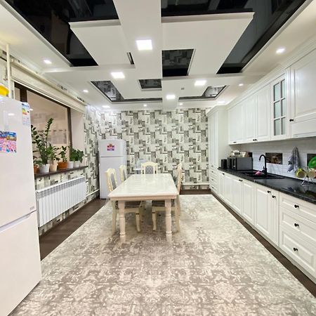 Guest House Glover Karakol Luaran gambar