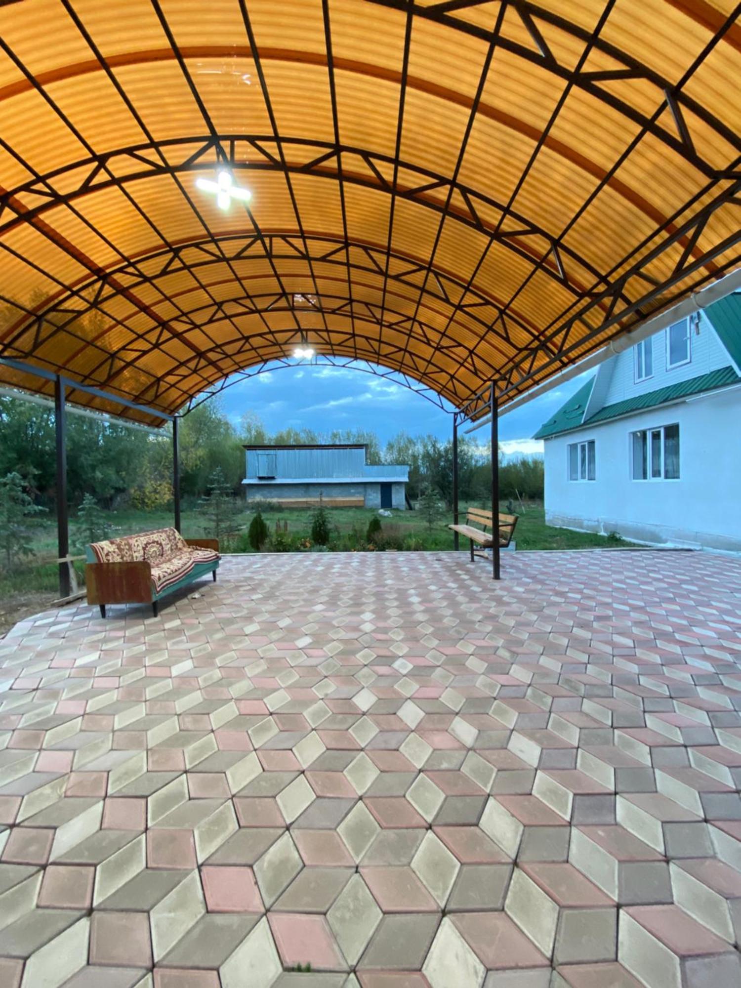 Guest House Glover Karakol Luaran gambar