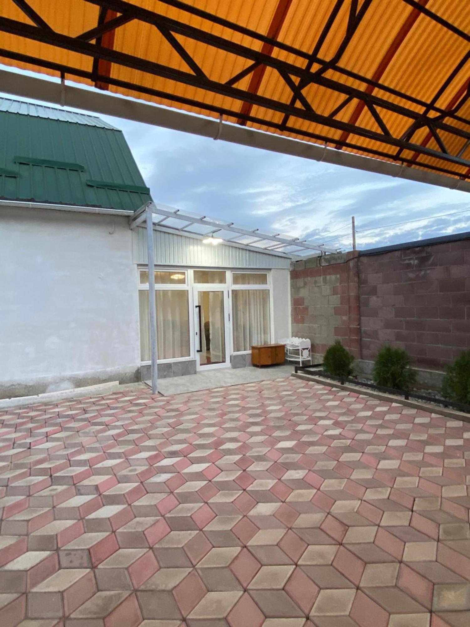 Guest House Glover Karakol Luaran gambar